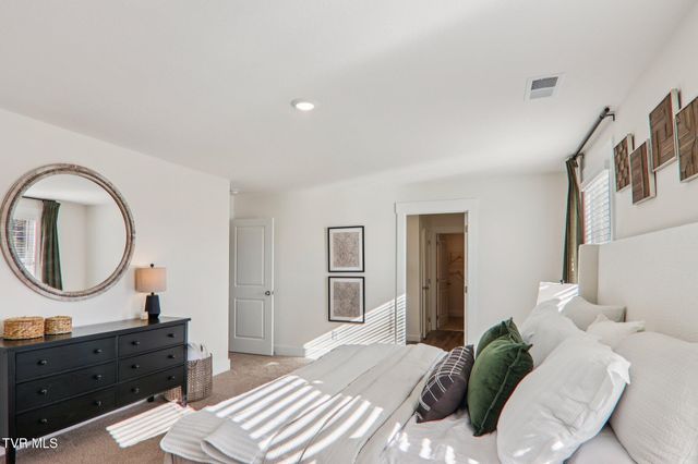 240 Artist Avenue, Johnson City, TN 37615