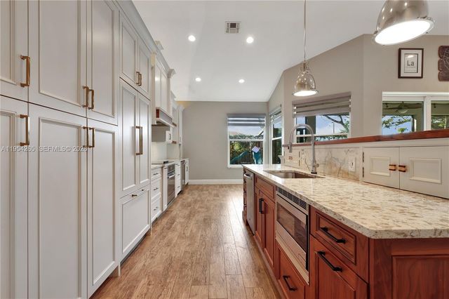 327 Burnt Pine Dr, Naples, FL 34119