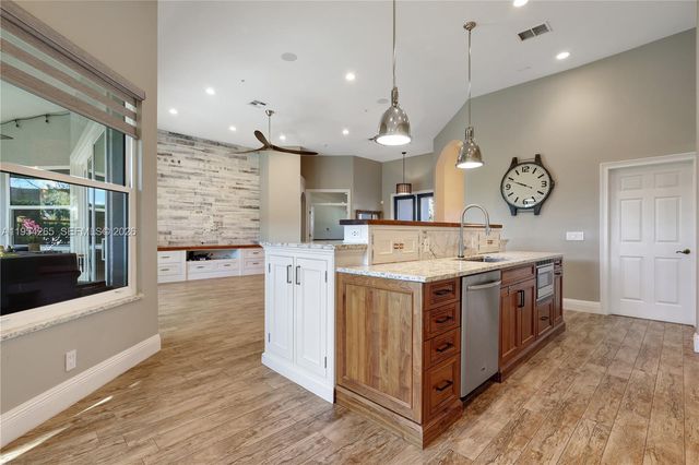 327 Burnt Pine Dr, Naples, FL 34119