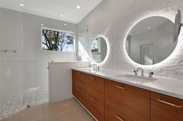 327 Burnt Pine Dr, Naples, FL 34119