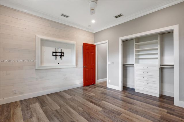 327 Burnt Pine Dr, Naples, FL 34119