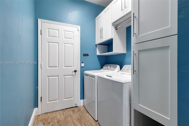 327 Burnt Pine Dr, Naples, FL 34119