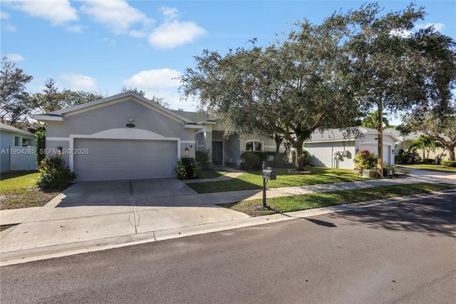 327 Burnt Pine Dr, Naples, FL 34119