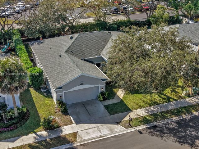 327 Burnt Pine Dr, Naples, FL 34119