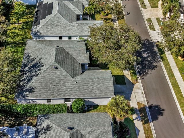 327 Burnt Pine Dr, Naples, FL 34119