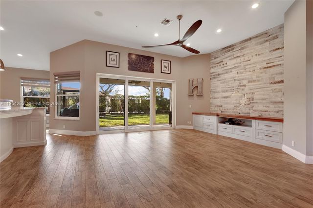 327 Burnt Pine Dr, Naples, FL 34119