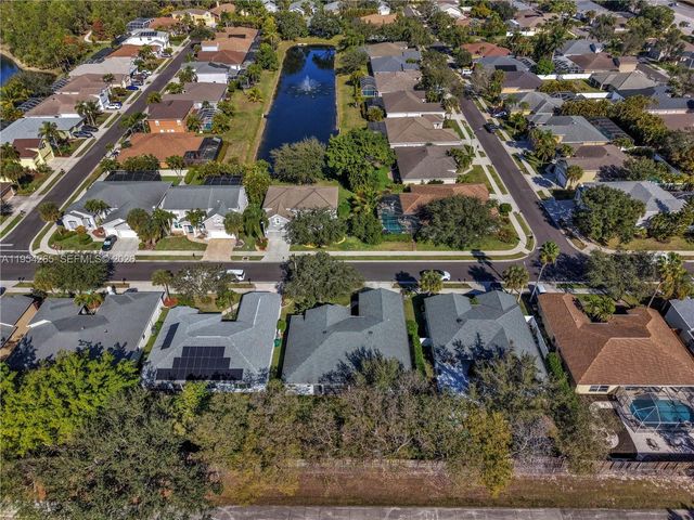 327 Burnt Pine Dr, Naples, FL 34119
