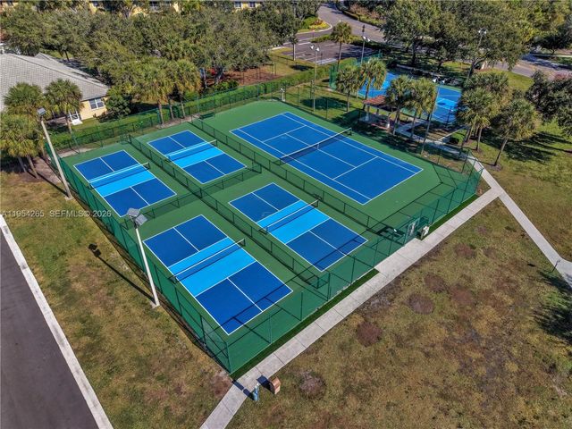 327 Burnt Pine Dr, Naples, FL 34119