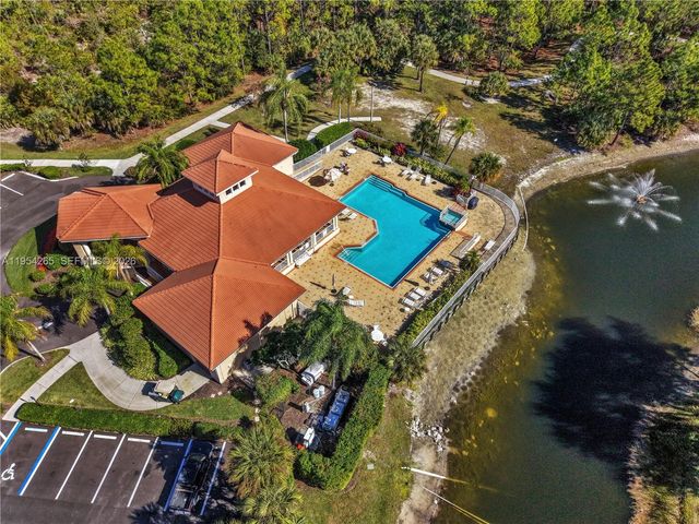 327 Burnt Pine Dr, Naples, FL 34119