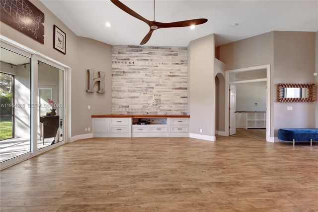 327 Burnt Pine Dr, Naples, FL 34119