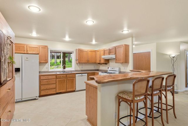 955 Bottle Bay Road, Sagle, ID 83860