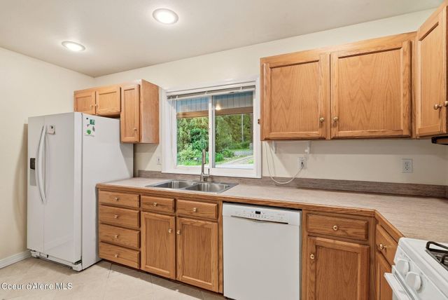 955 Bottle Bay Road, Sagle, ID 83860