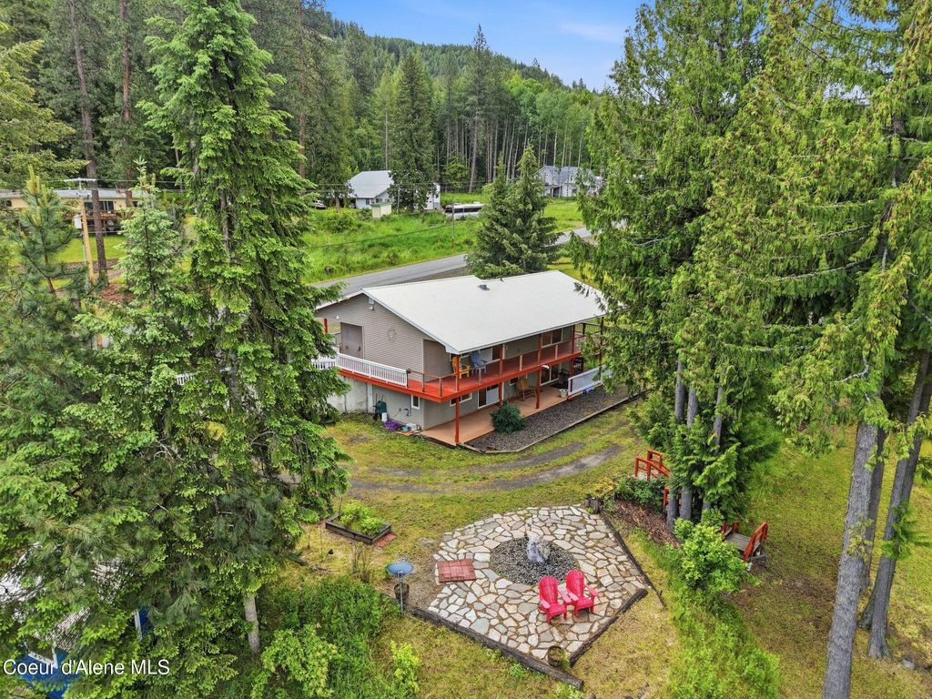 955 Bottle Bay Road, Sagle, ID 83860