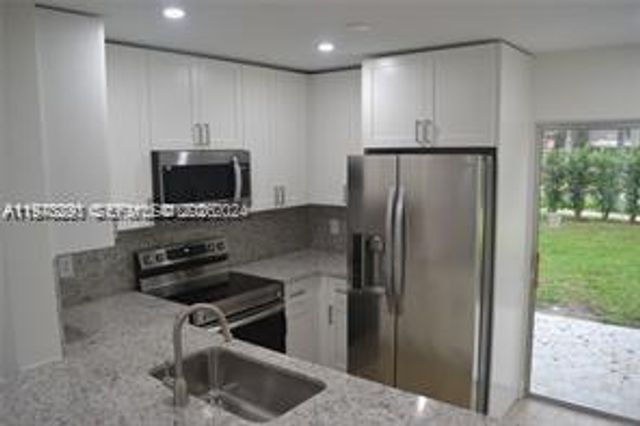 2864 S Edgehill Ln 2864, Cooper City, FL 33026