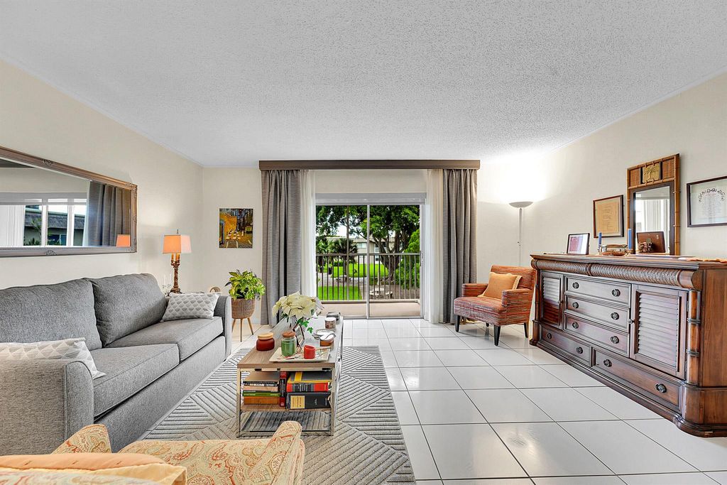 216 Oxford 200 216, West Palm Beach, FL 33417