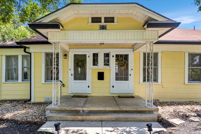 222 REDWOOD ST, San Antonio, TX 78209