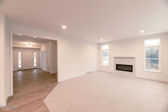 15 Stone Creek Drive, East Greenbush, NY 12061