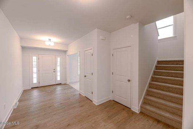 15 Stone Creek Drive, East Greenbush, NY 12061