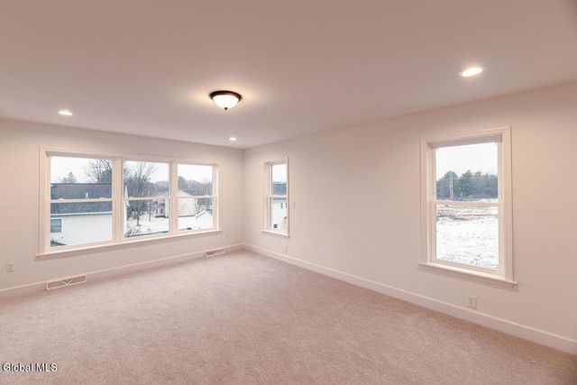 15 Stone Creek Drive, East Greenbush, NY 12061