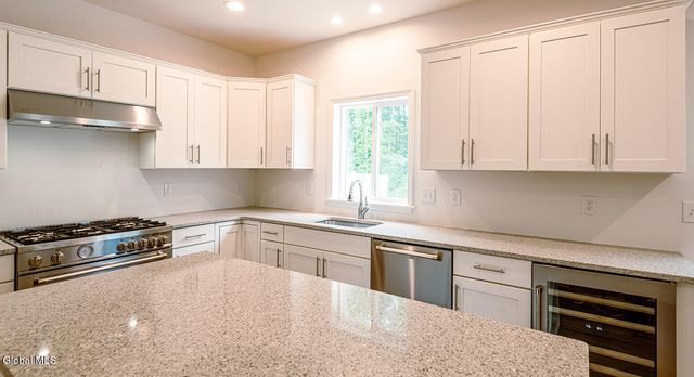 15 Stone Creek Drive, East Greenbush, NY 12061