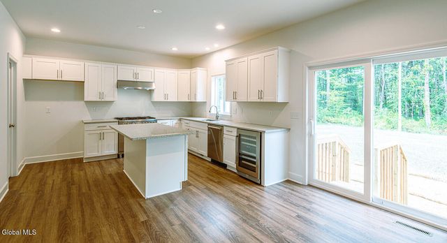 15 Stone Creek Drive, East Greenbush, NY 12061