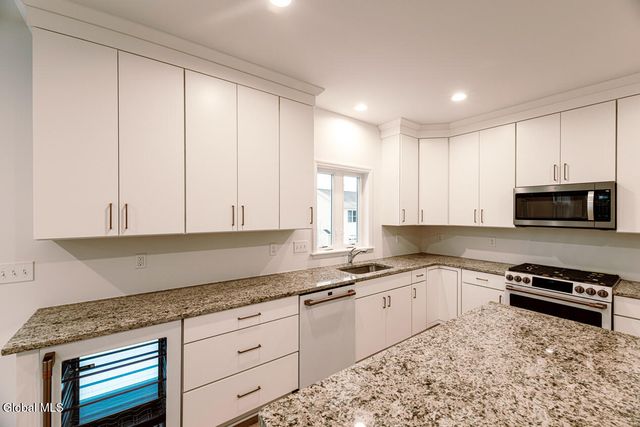 15 Stone Creek Drive, East Greenbush, NY 12061