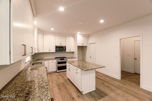 15 Stone Creek Drive, East Greenbush, NY 12061