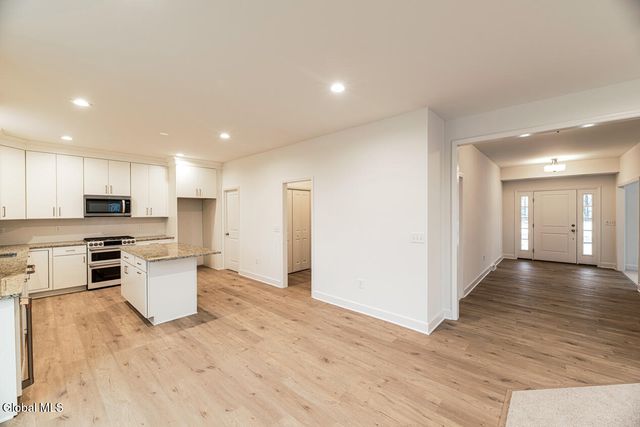 15 Stone Creek Drive, East Greenbush, NY 12061