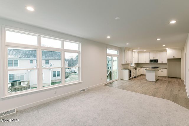 15 Stone Creek Drive, East Greenbush, NY 12061