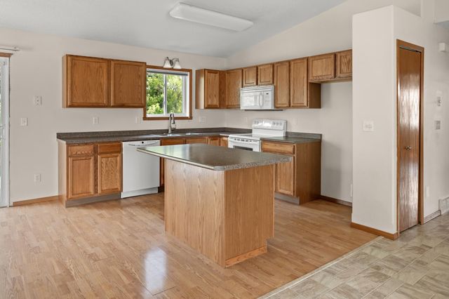 1860 Huntington Lane, West Fargo, ND 58078
