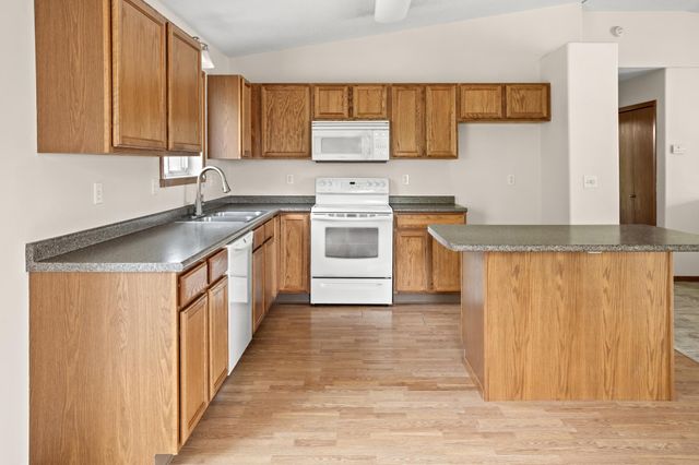 1860 Huntington Lane, West Fargo, ND 58078