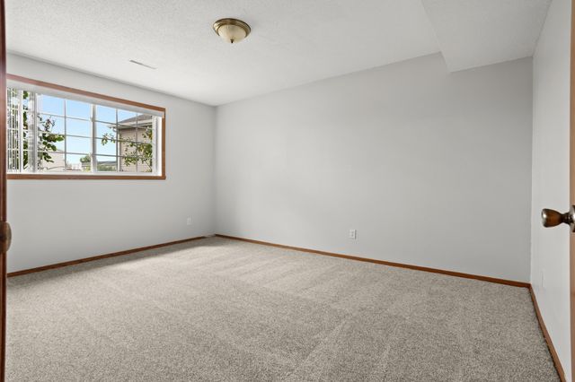 1860 Huntington Lane, West Fargo, ND 58078