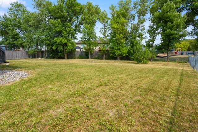 1860 Huntington Lane, West Fargo, ND 58078