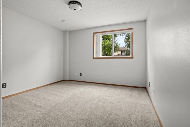 1860 Huntington Lane, West Fargo, ND 58078