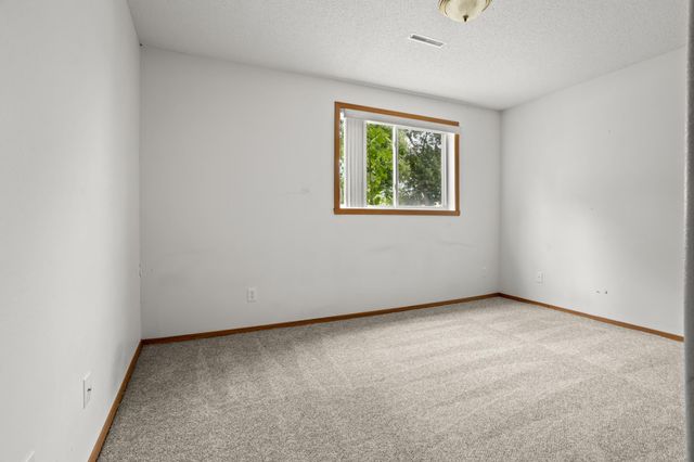1860 Huntington Lane, West Fargo, ND 58078