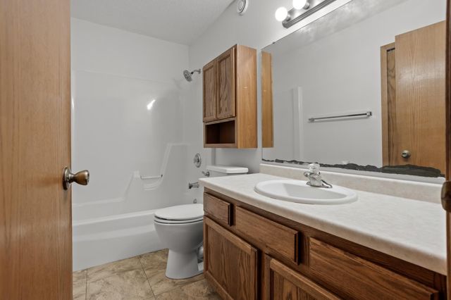 1860 Huntington Lane, West Fargo, ND 58078
