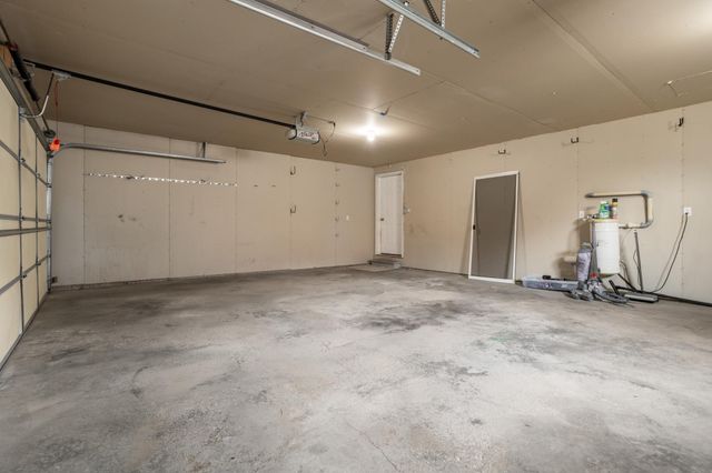 1860 Huntington Lane, West Fargo, ND 58078