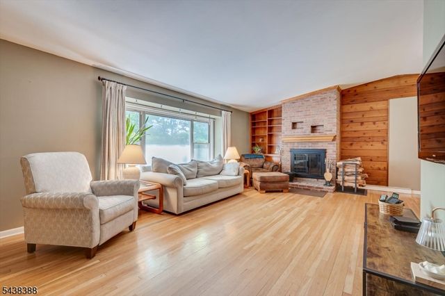 9 Clive Hills Rd, Edison Twp., NJ 08820