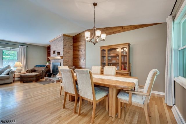 9 Clive Hills Rd, Edison Twp., NJ 08820