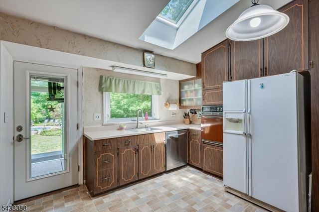 9 Clive Hills Rd, Edison Twp., NJ 08820
