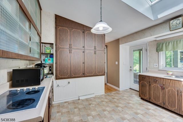 9 Clive Hills Rd, Edison Twp., NJ 08820