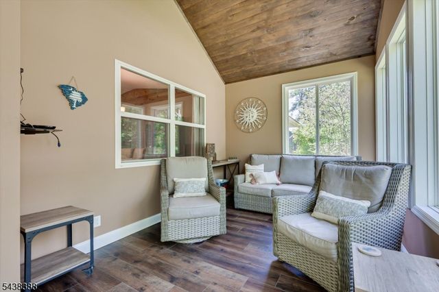 9 Clive Hills Rd, Edison Twp., NJ 08820