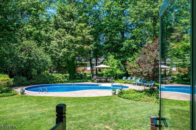 9 Clive Hills Rd, Edison Twp., NJ 08820