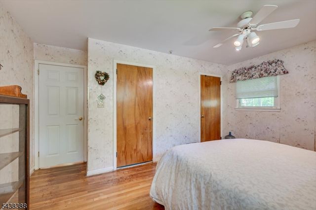 9 Clive Hills Rd, Edison Twp., NJ 08820