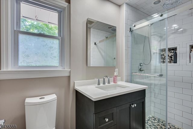 9 Clive Hills Rd, Edison Twp., NJ 08820