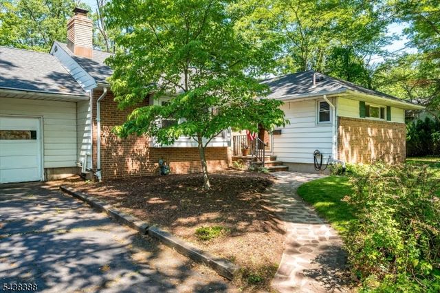 9 Clive Hills Rd, Edison Twp., NJ 08820