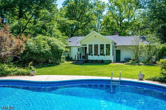 9 Clive Hills Rd, Edison Twp., NJ 08820
