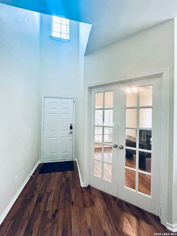 211 Mirror Lk, San Antonio, TX 78260