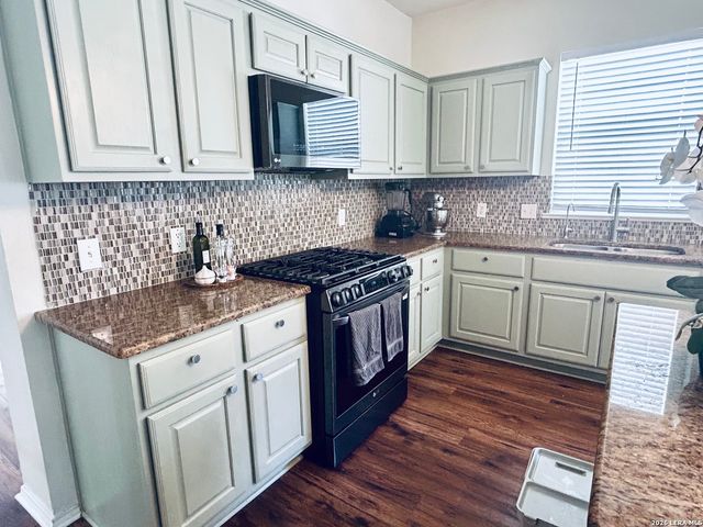 211 Mirror Lk, San Antonio, TX 78260