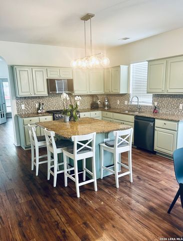 211 Mirror Lk, San Antonio, TX 78260